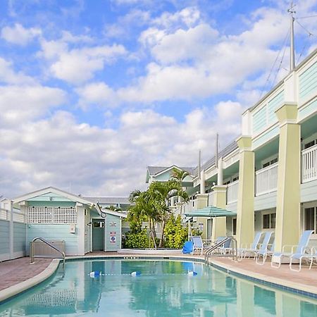 Resort Sixty-Six Holmes Beach Exterior photo